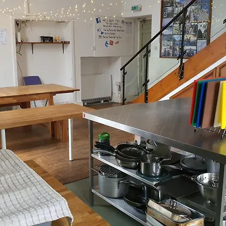 River Deep Mountain High Bunkhouse & Tiny House Chalet Gerendaház