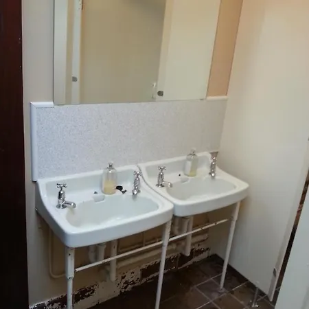 River Deep Mountain High Bunkhouse & Tiny House Chalet Lowick Green