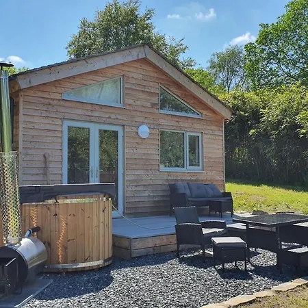 River Deep Mountain High Bunkhouse & Tiny House Chalet 山林小屋 卢维克