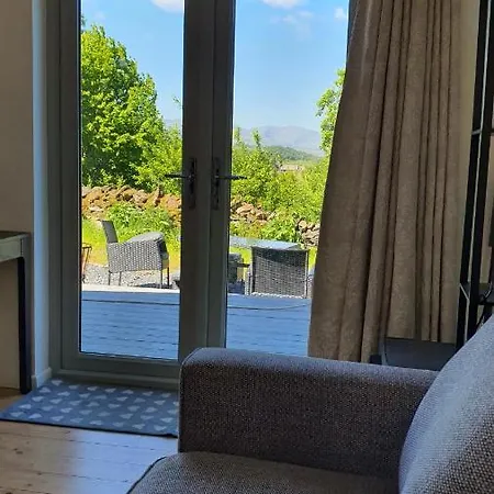 River Deep Mountain High Bunkhouse & Tiny House Chalet 卢维克