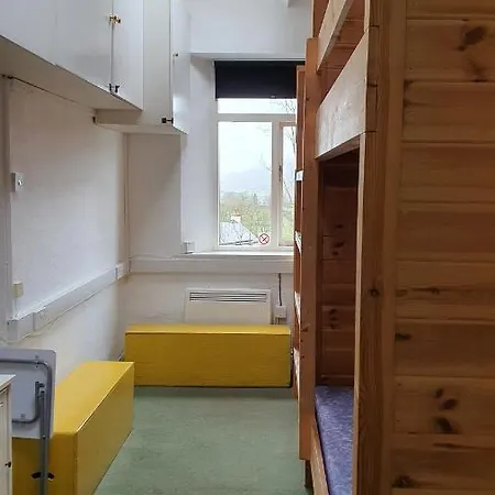 River Deep Mountain High Bunkhouse & Tiny House Chalet 山林小屋 卢维克