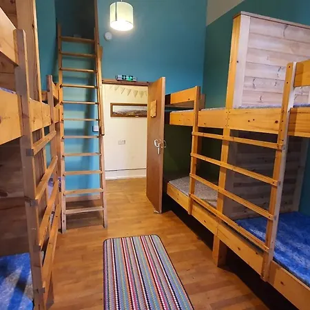 River Deep Mountain High Bunkhouse & Tiny House Chalet Lodge
